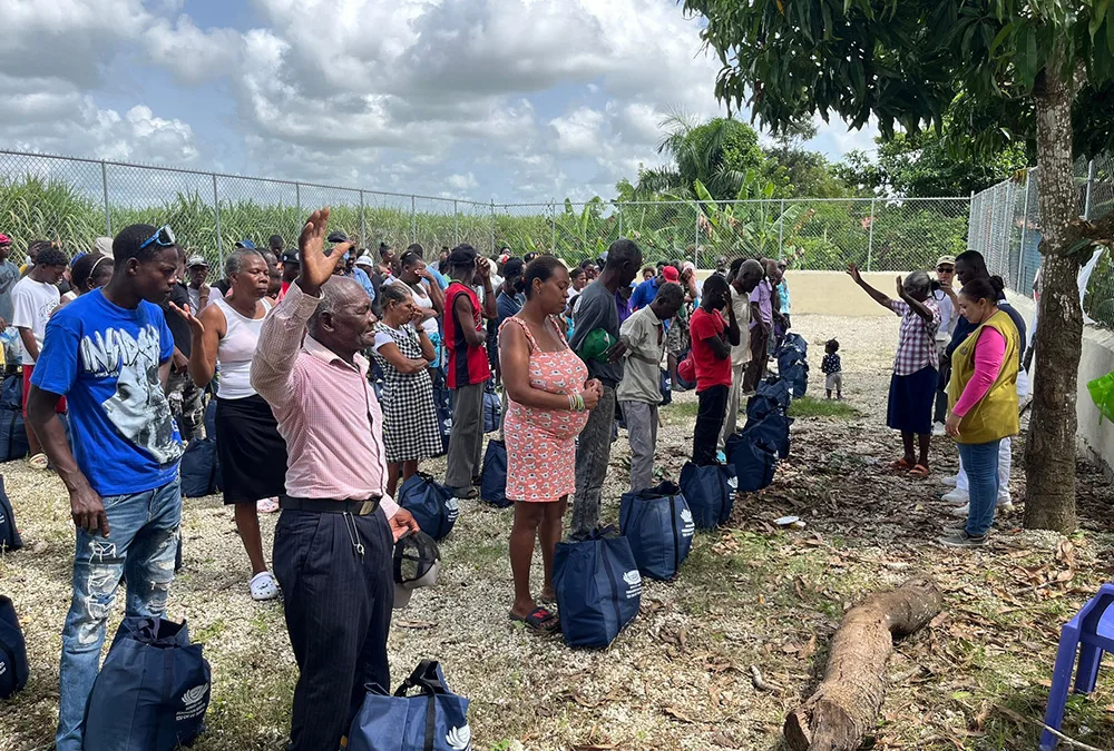 海地移民村送愛