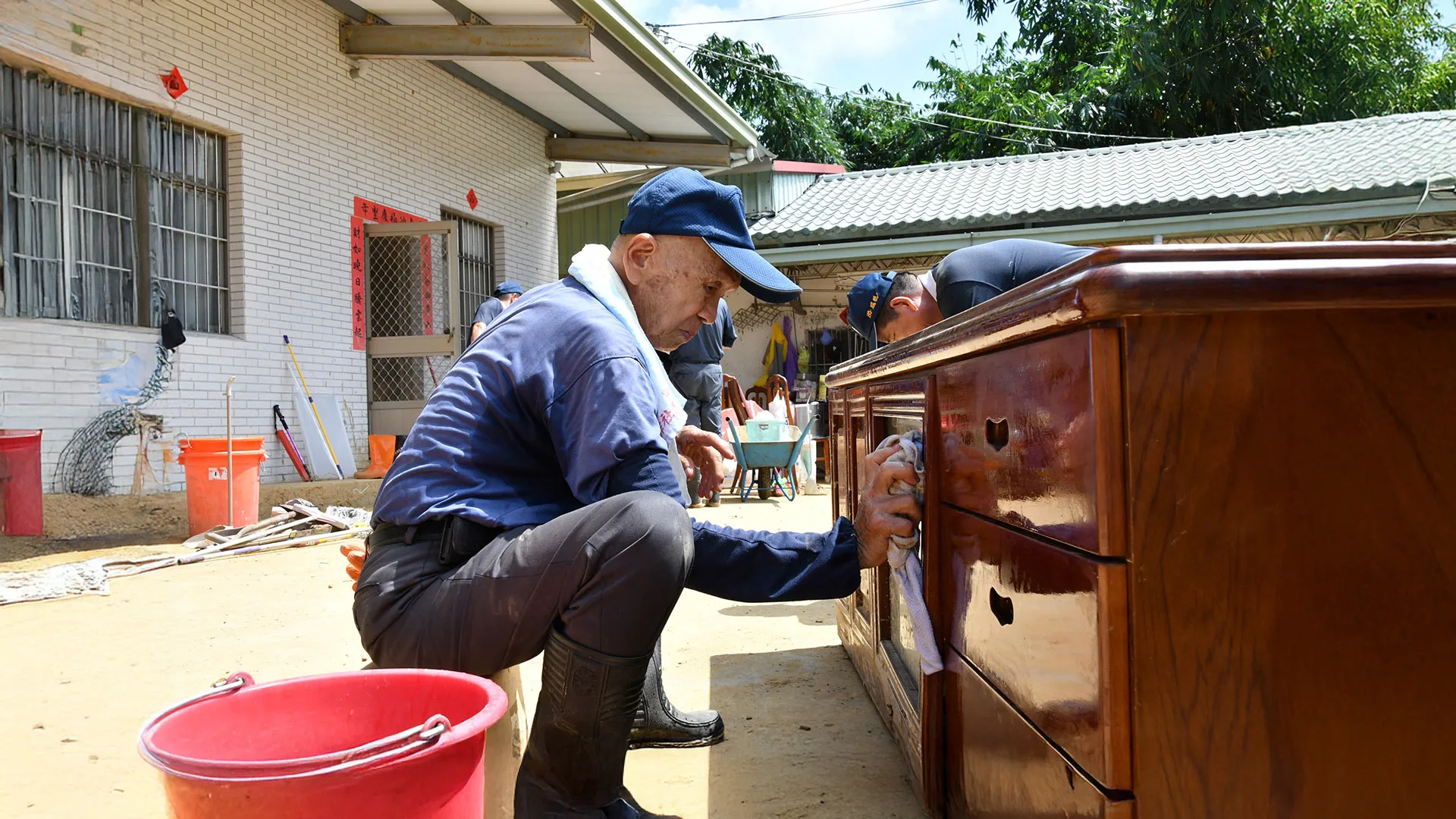 臺中大坑山區住屋遭土石流侵入 慈濟動員清家園