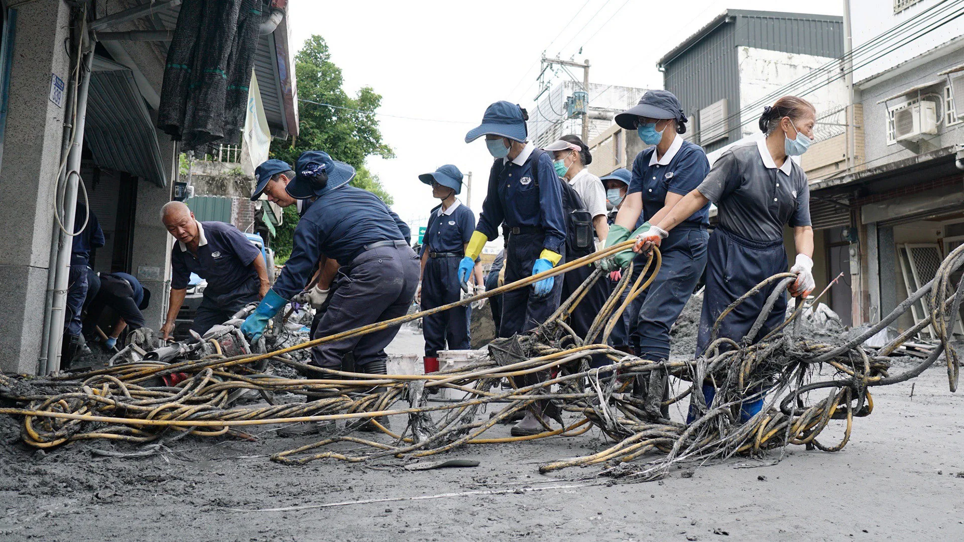 人力物資熱食 慈濟動員全台機具投入光復救災