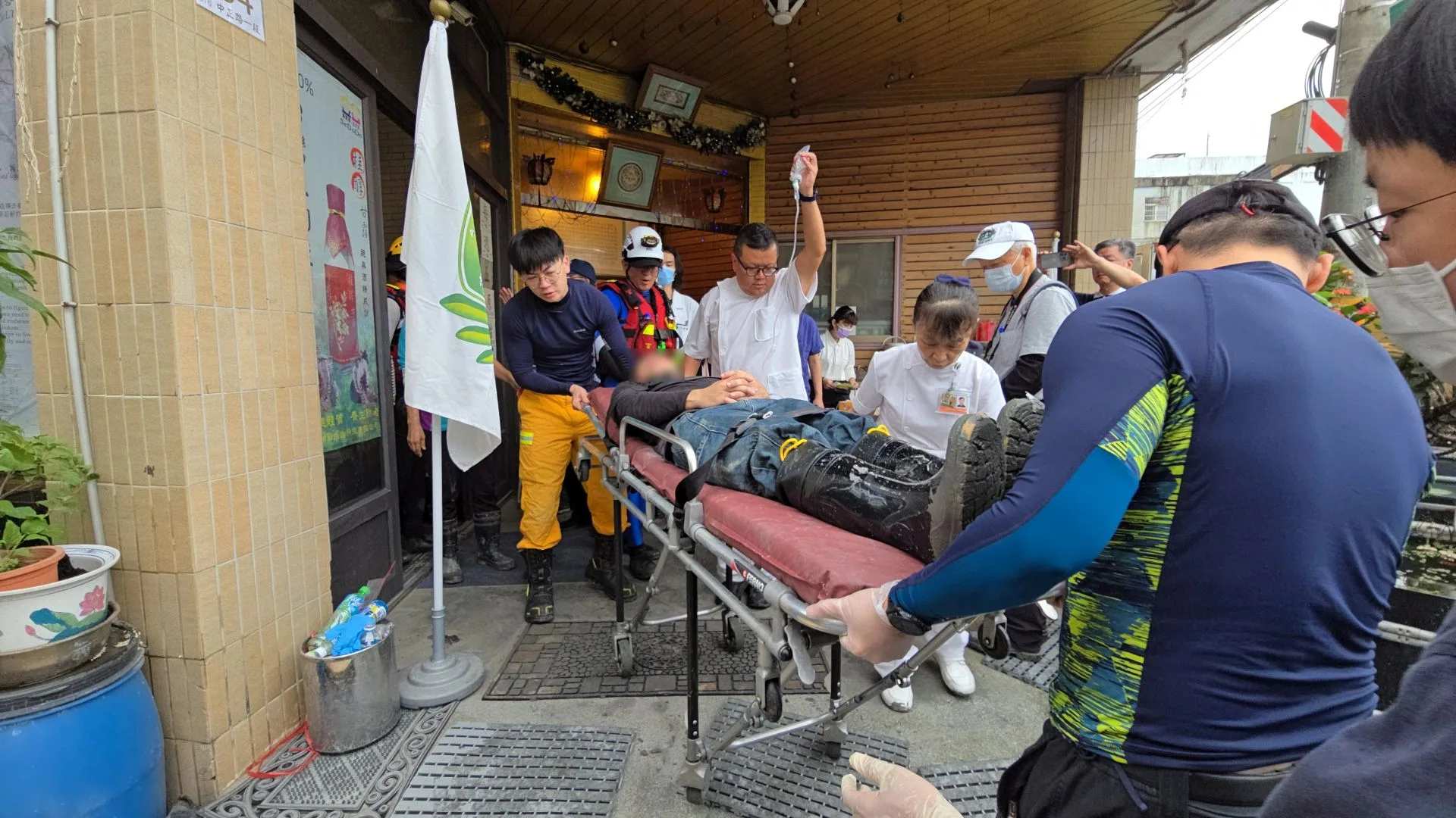 花蓮慈院駐診第二日 加開救災人員第二臨時醫療區