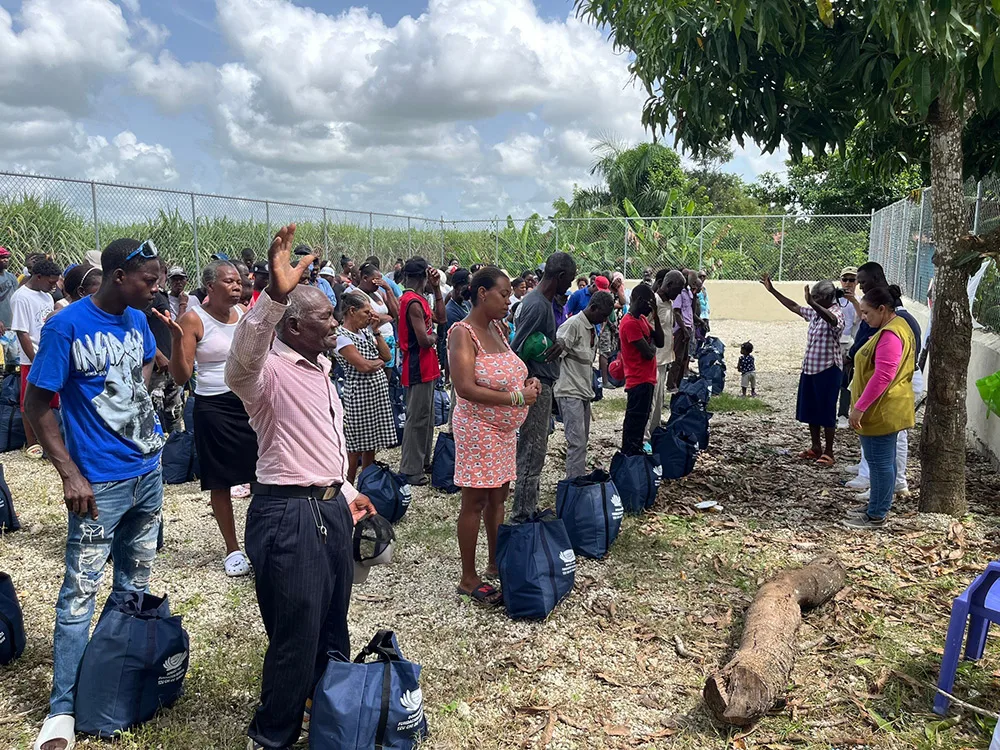 海地移民村送愛