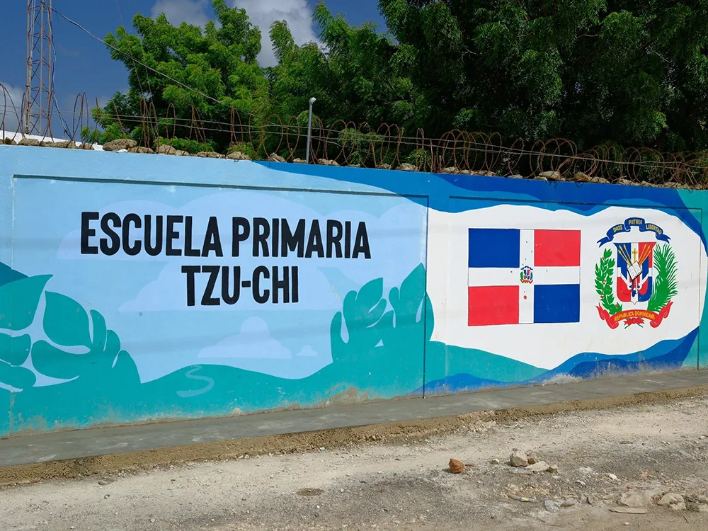 拉羅馬那慈濟學校拜會