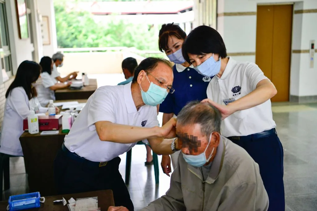 不在意看診人數 愛在偏鄉義診的堅持