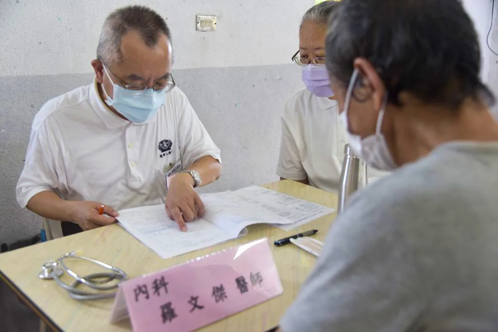 偏鄉義診 人醫醫病也醫心