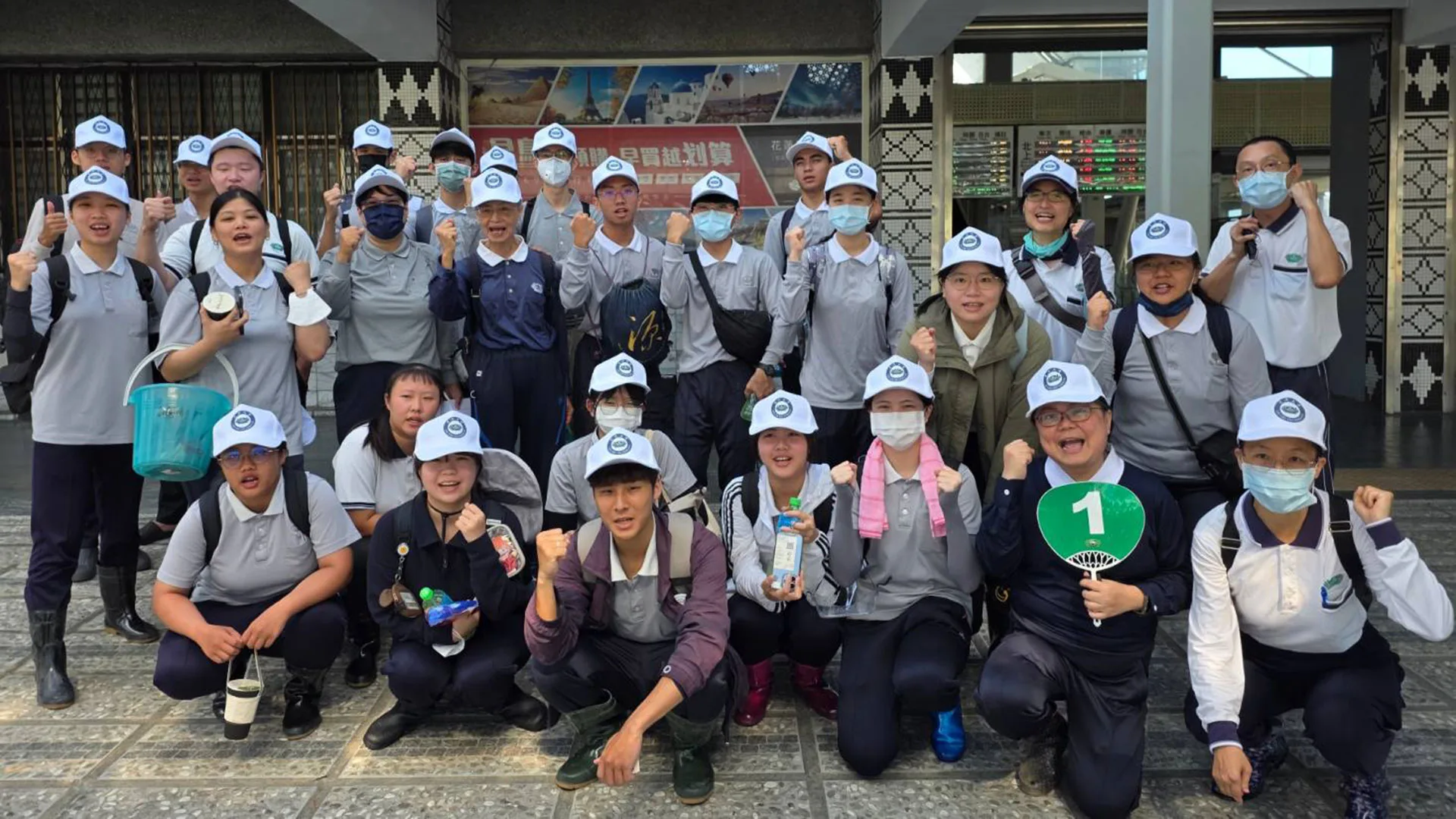 慈大與共利他精神 連假號召雨鞋超人續進光復