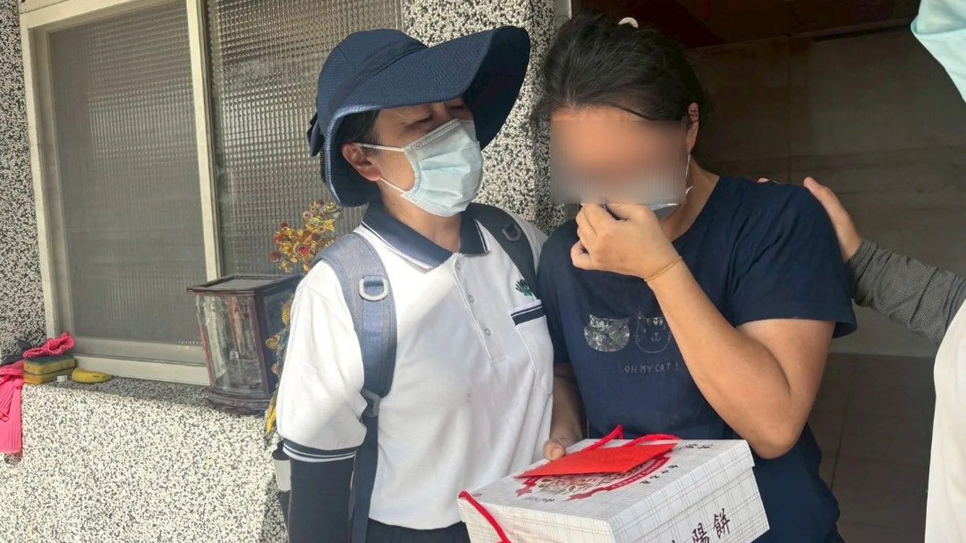 慈大附中關懷住光復鄉師生 中秋前夕溫馨送暖